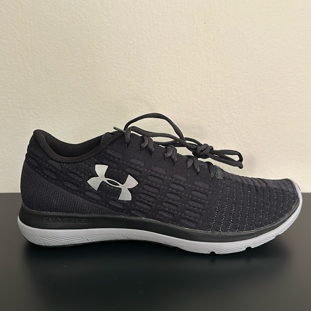 Brand new black and grey under armour men’s tennis shoes.